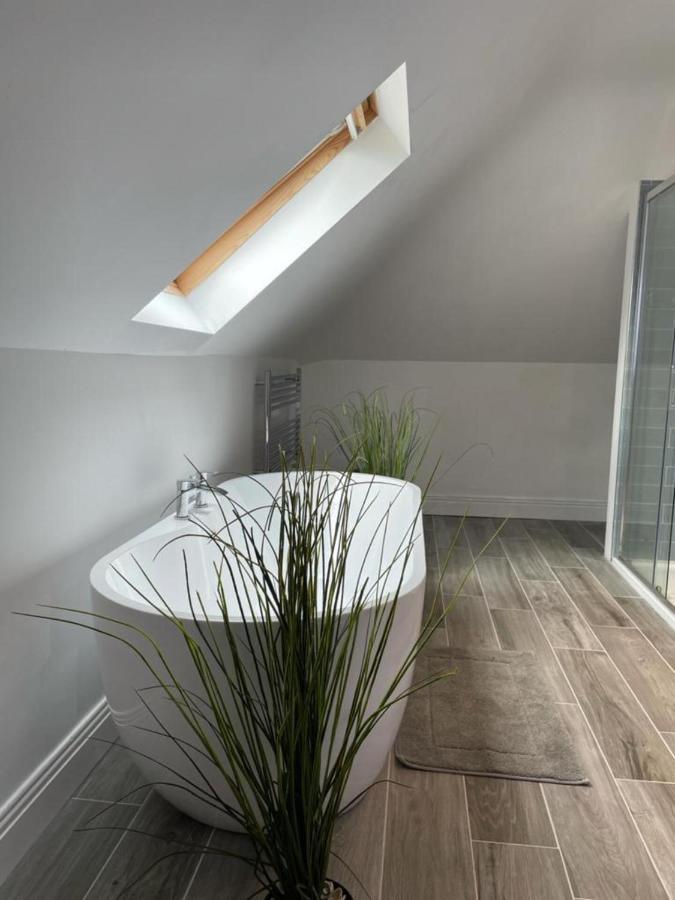 Captivating 1-Bed Apartment In Cloyne Cork Exterior photo
